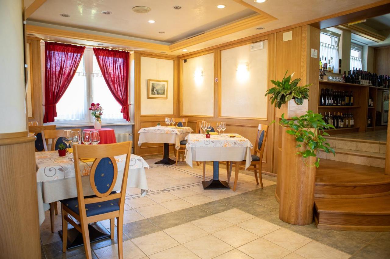 Hotel Ristorante Sagittario 펠트레 외부 사진