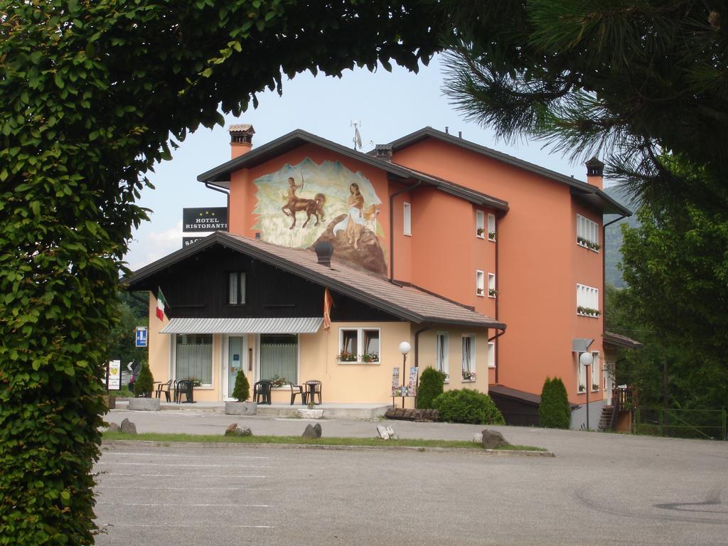 Hotel Ristorante Sagittario 펠트레 외부 사진
