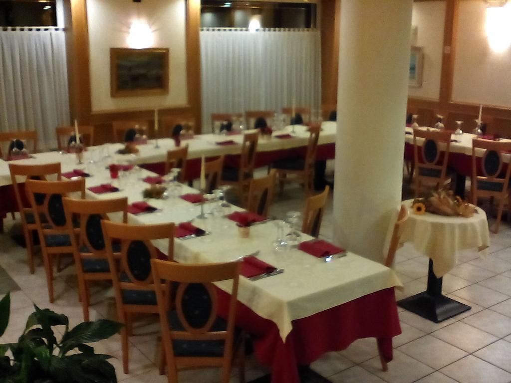 Hotel Ristorante Sagittario 펠트레 외부 사진